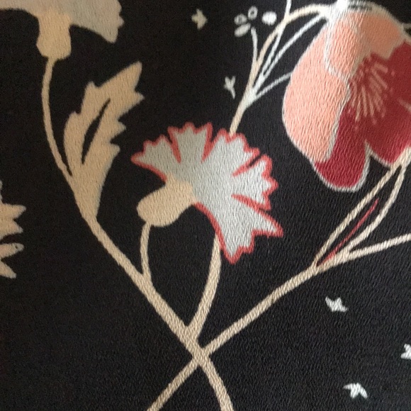 Torrid- Navy blue-Pink floral blouse- 1 - Picture 7 of 8